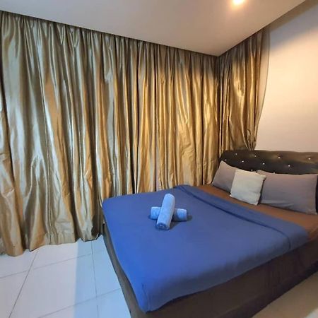 Regalia Suites Klcc View Rooftop Infinity Pool By Angkasa Homes Kuala Lumpur Buitenkant foto