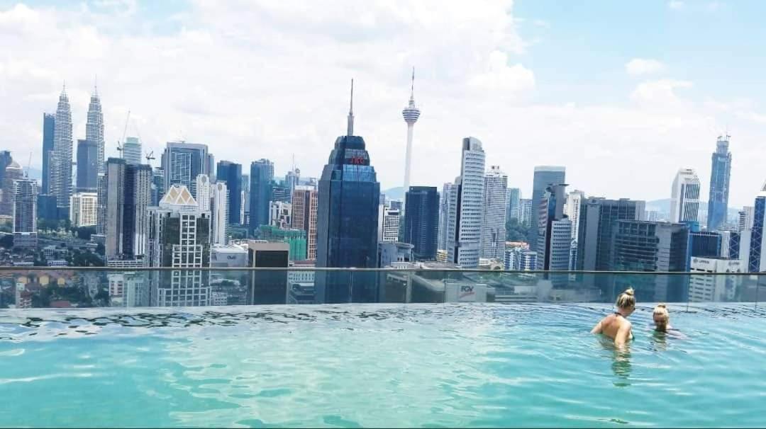 Regalia Suites Klcc View Rooftop Infinity Pool By Angkasa Homes Kuala Lumpur Buitenkant foto