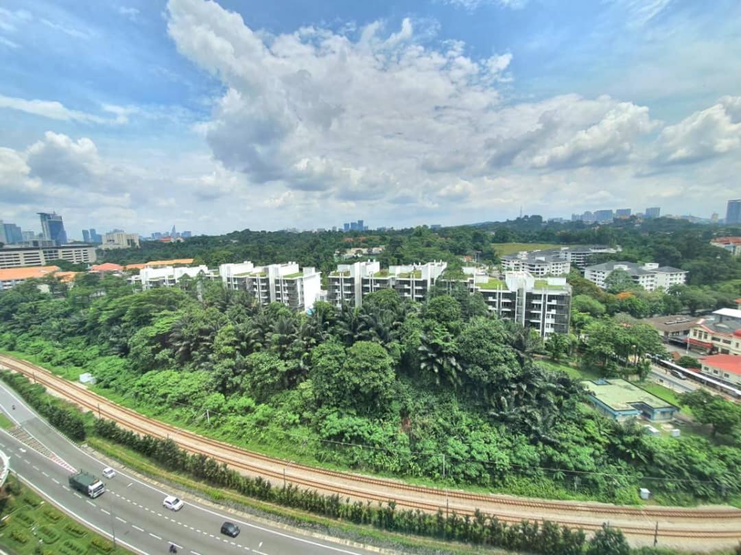 Regalia Suites Klcc View Rooftop Infinity Pool By Angkasa Homes Kuala Lumpur Buitenkant foto