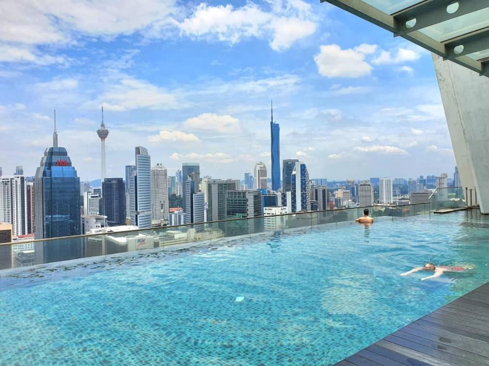 Regalia Suites Klcc View Rooftop Infinity Pool By Angkasa Homes Kuala Lumpur Buitenkant foto