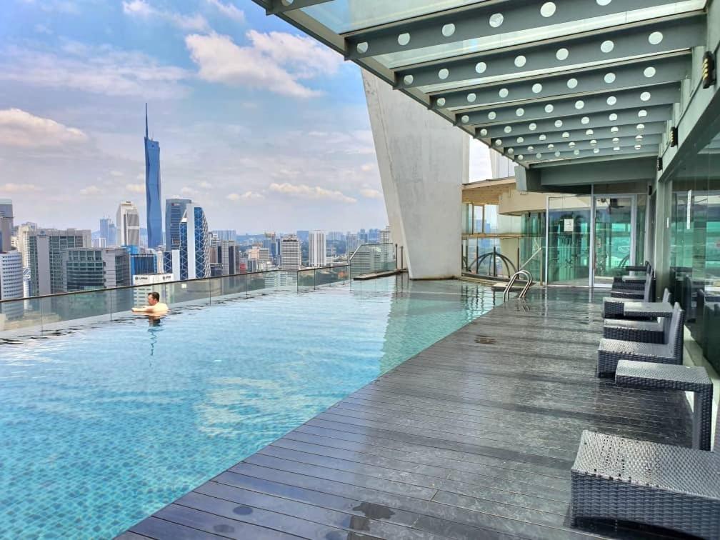 Regalia Suites Klcc View Rooftop Infinity Pool By Angkasa Homes Kuala Lumpur Buitenkant foto