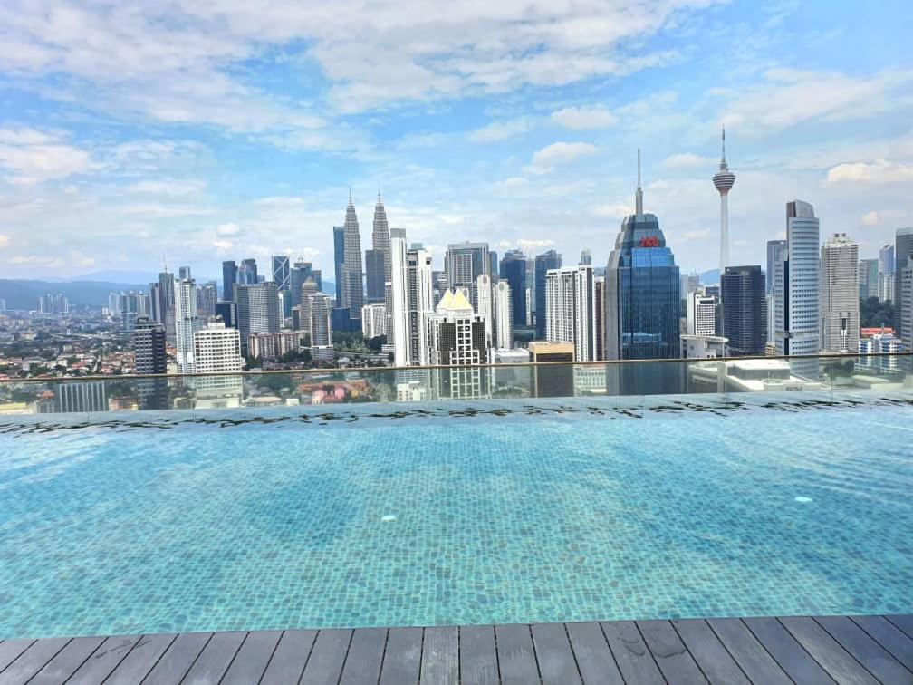 Regalia Suites Klcc View Rooftop Infinity Pool By Angkasa Homes Kuala Lumpur Buitenkant foto