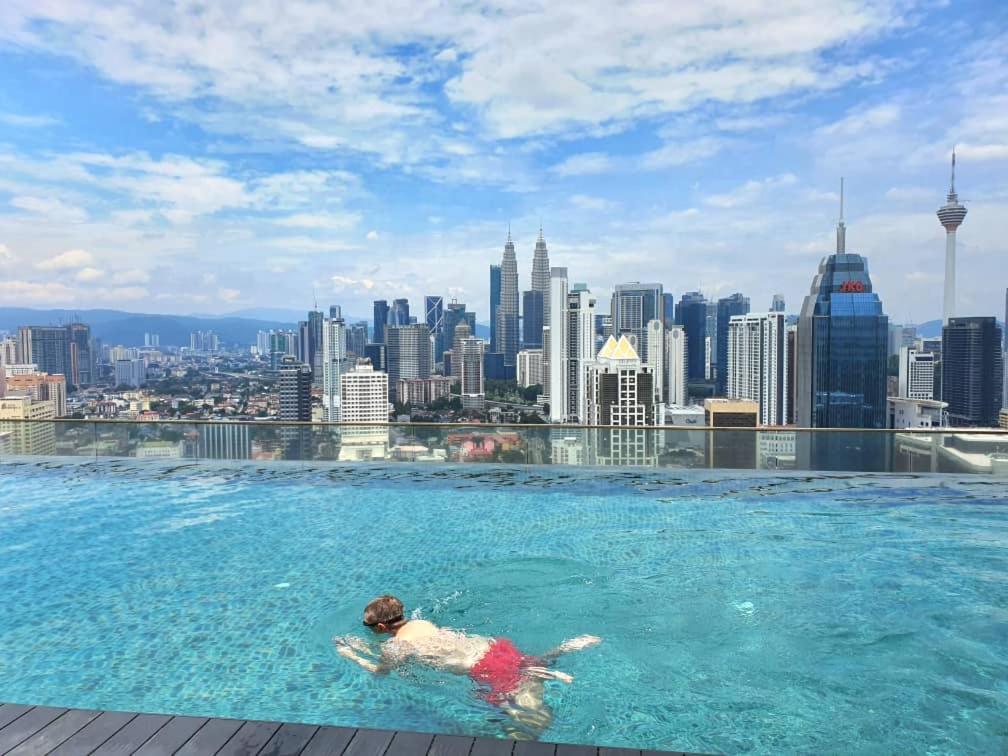 Regalia Suites Klcc View Rooftop Infinity Pool By Angkasa Homes Kuala Lumpur Buitenkant foto