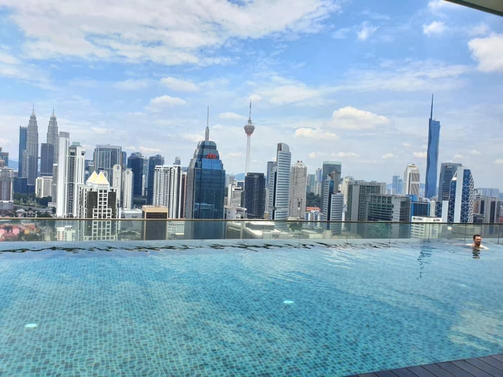 Regalia Suites Klcc View Rooftop Infinity Pool By Angkasa Homes Kuala Lumpur Buitenkant foto
