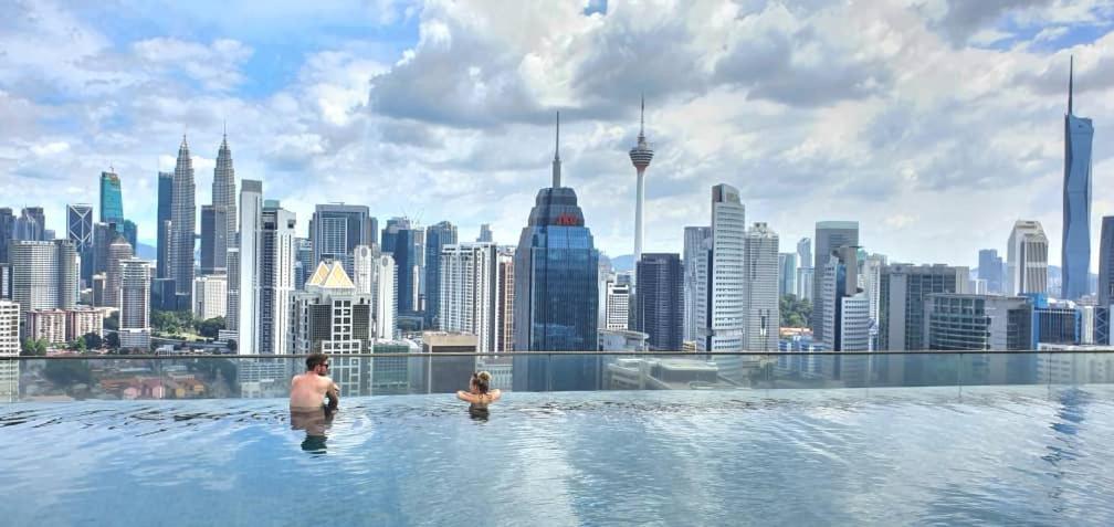 Regalia Suites Klcc View Rooftop Infinity Pool By Angkasa Homes Kuala Lumpur Buitenkant foto