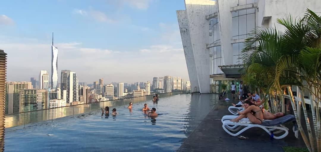 Regalia Suites Klcc View Rooftop Infinity Pool By Angkasa Homes Kuala Lumpur Buitenkant foto